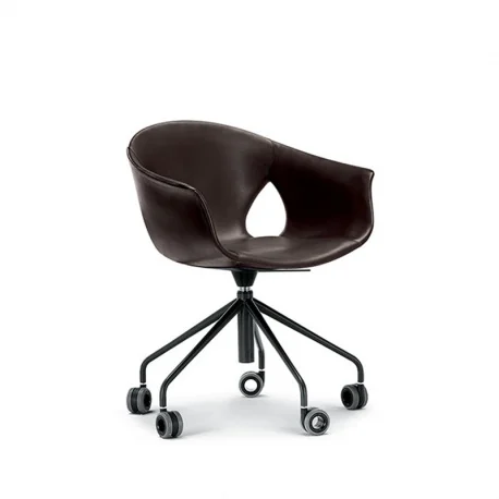 Die Ginger Kollektion verspricht maximalen Komfort Die Formen sind sowohl geschwungen als auch äußerst grafisch und sorgen für eine harmonische Verbindung zwischen der Schale und der Basis