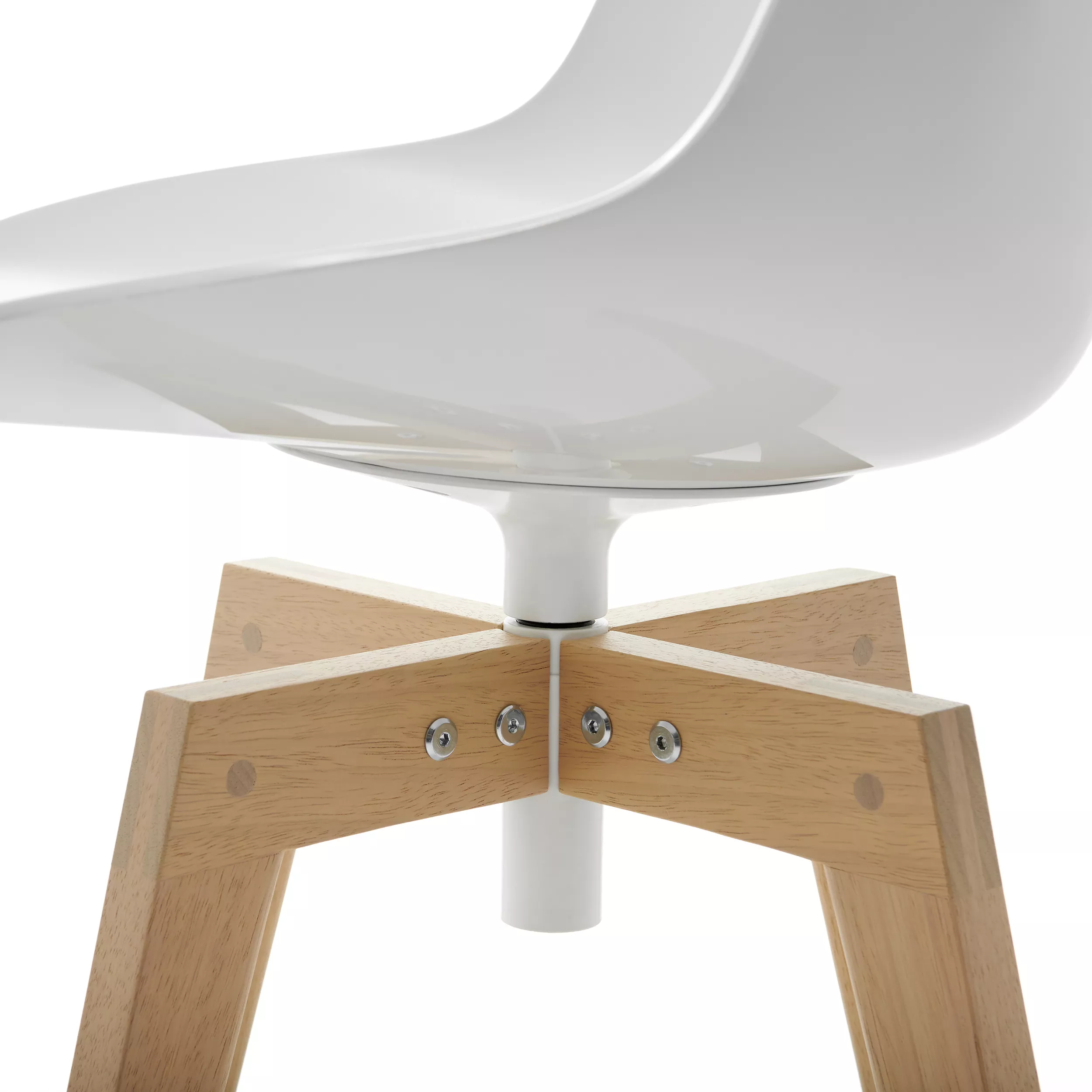 MDF Italia Flow Chair Iroko Stuhl mit weißer Sitzschale und Holzbeinen in Nahaufnahme ohne Hintergrund