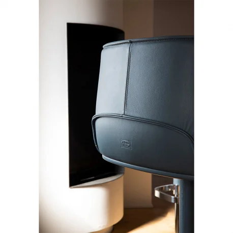 Die Archibald Möbel sind in Pelle Frau Leder oder abnehmbarem Stoff erhältlich mit Kontrastnähten in der Lederversion und Ton in Ton Nähten in der Stoffversion