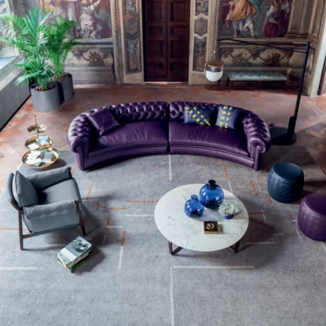 Die Fidelio Serie ist eine vielseitige Kollektion die sich leicht mit anderen Möbeln von Poltrona Frau kombinieren lässt