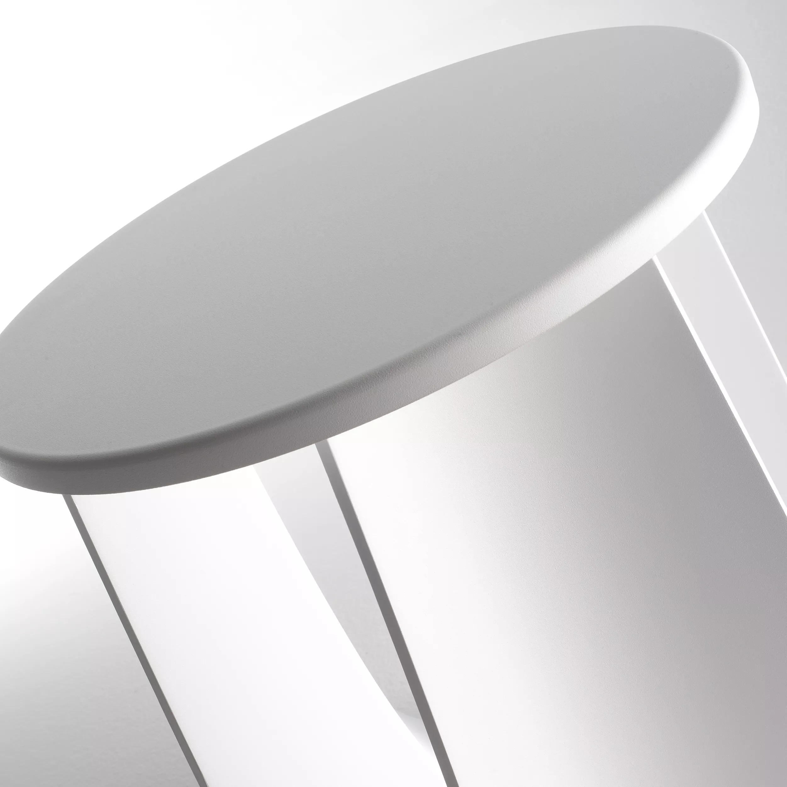 MDF Italia Sag Hocker und Beistelltisch in Weiß ohne Hintergrund