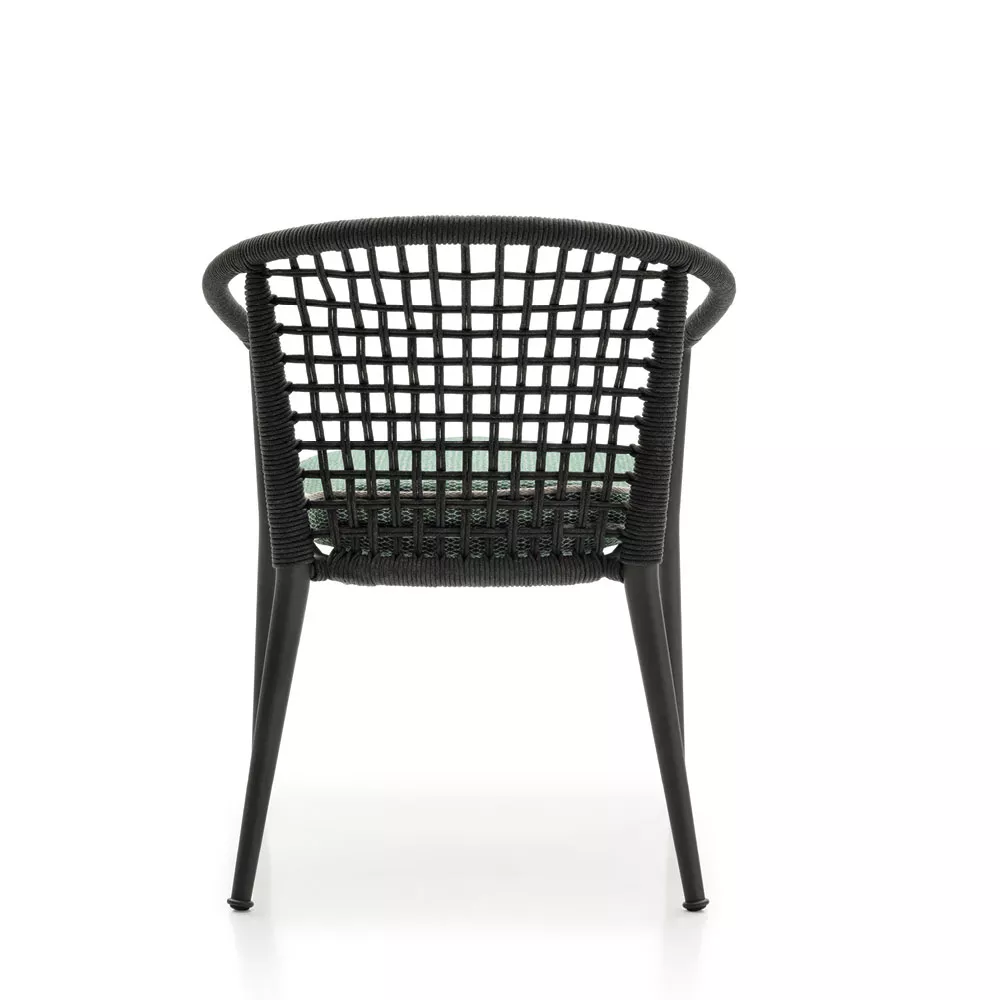 B&B Italia Erica 19 Outdoor Armlehnstuhl stapelbar in Schwarz ohne Hintergrund