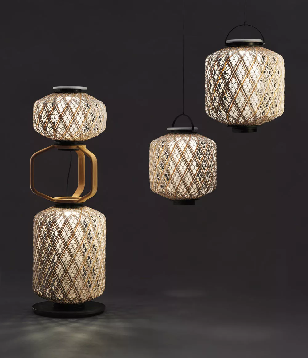 Dedon The Others Gartenleuchte Laterne in verschiedenen Größen und Formen vor dunklem Hintergrund als stimmungsvolles Bild dargestellt