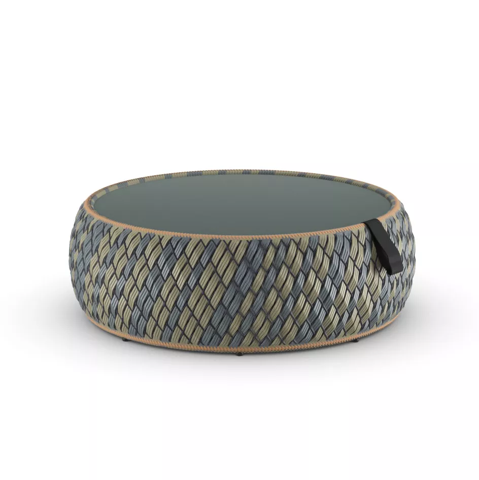 Dedon Dala Kaffeetisch 96 cm in einem modernen Design mit geflochtenem Muster und Glasplatte ohne Hintergrund