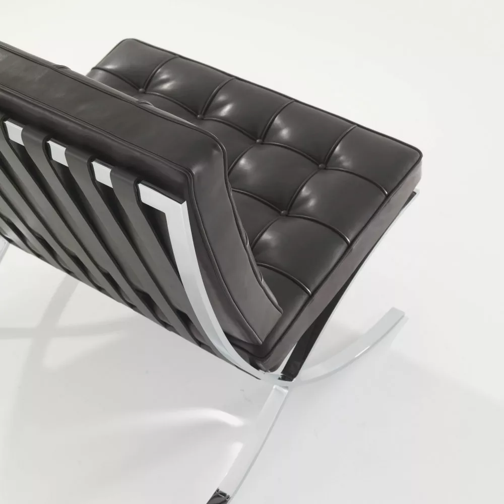 Knoll Barcelona Sessel in schwarzem Leder und verchromtem Stahlrahmen ohne Hintergrund