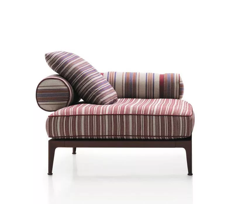 B&B Italia Ribes Loungemodul links 145 cm mit Kissenrollen Set 25 77 cm in gestreiftem Stoff ohne Hintergrund