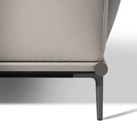 Die Happy Jack Kollektion bietet mit ihren großen Kissen eine gemütliche und komfortable Atmosphäre Das Designerstück mit kompakten Abmessungen passt perfekt in kleinere Wohnungen und verschiedene gewerbliche Umgebungen vom Büro bis zum Wartebereich und C