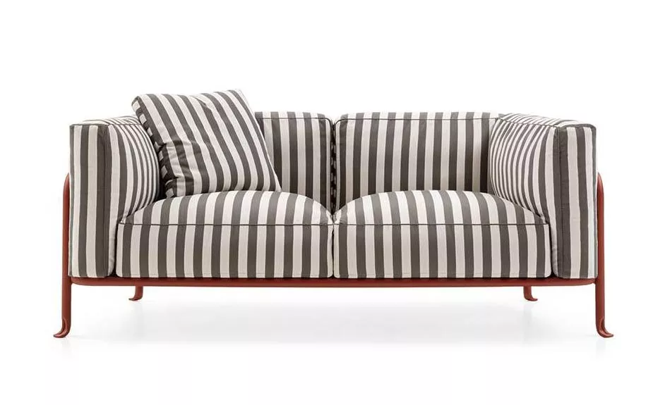 B&B Italia Borea Loungesofa Gartensofa mit gestreiftem Stoff und rotem Gestell ohne Hintergrund