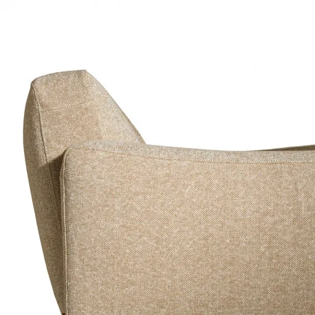 Die Happy Jack Kollektion bietet mit ihren großen Kissen eine gemütliche und komfortable Atmosphäre Das Designerstück mit kompakten Abmessungen passt perfekt in kleinere Wohnungen und verschiedene gewerbliche Umgebungen vom Büro bis zum Wartebereich und C