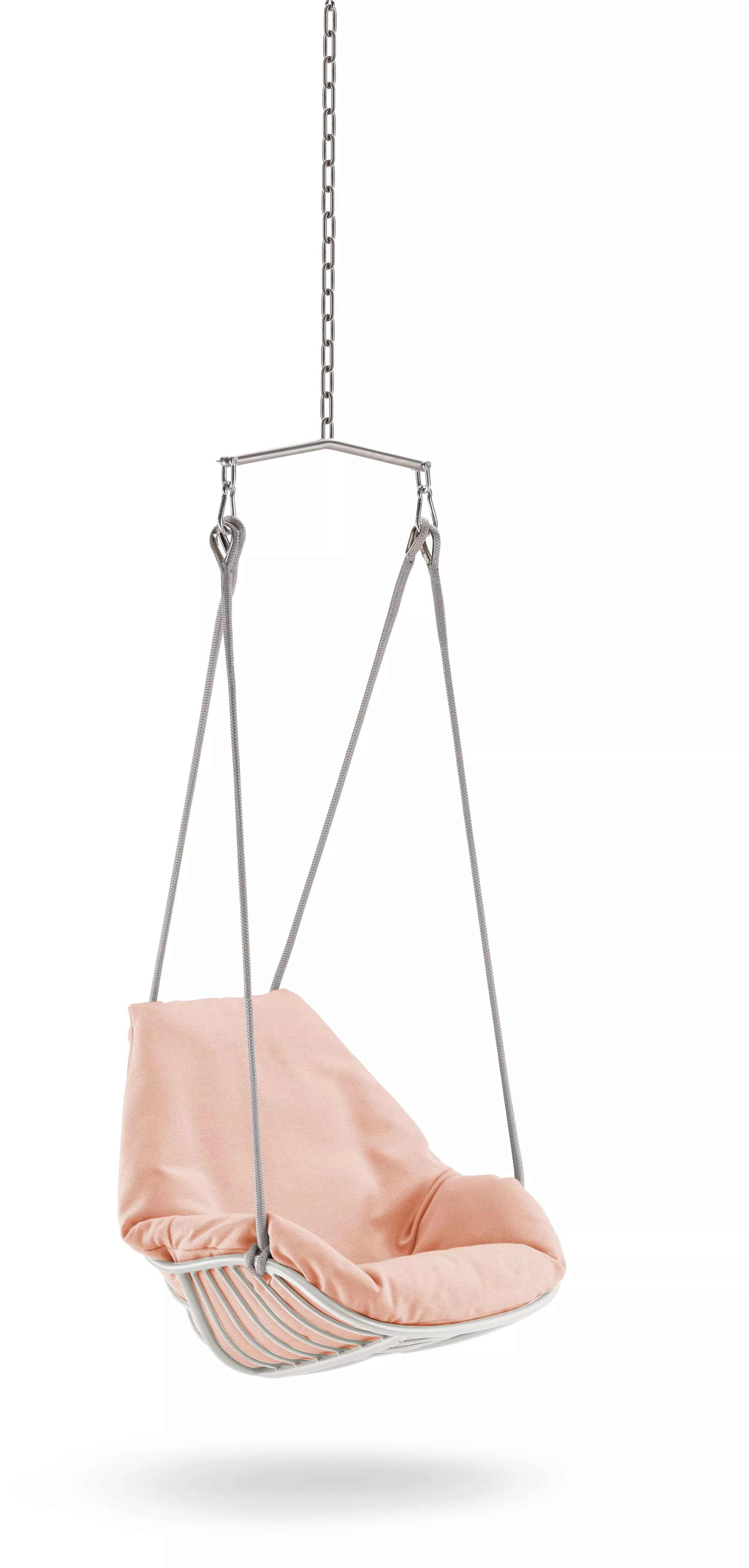 Solpuri Chill Hängeschaukel in Weiß mit beigem Kissen hängt an Ketten vor weißem Hintergrund