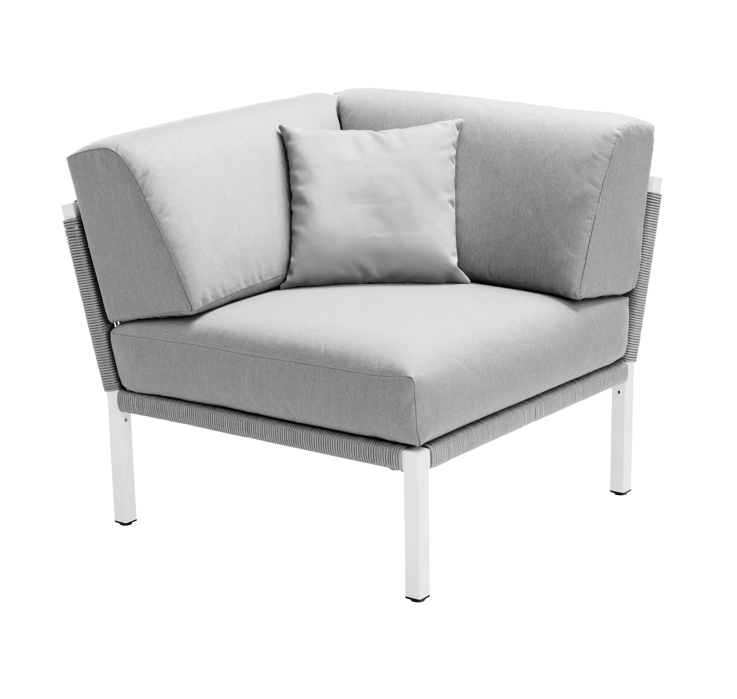 Solpuri Club Eckmodul in Weiß und Grau mit Kissen in einem Studio ohne Hintergrund
