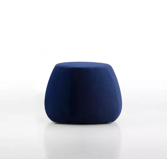 B&B Italia Fat Gartenhocker in Blau 61 cm ohne Hintergrund