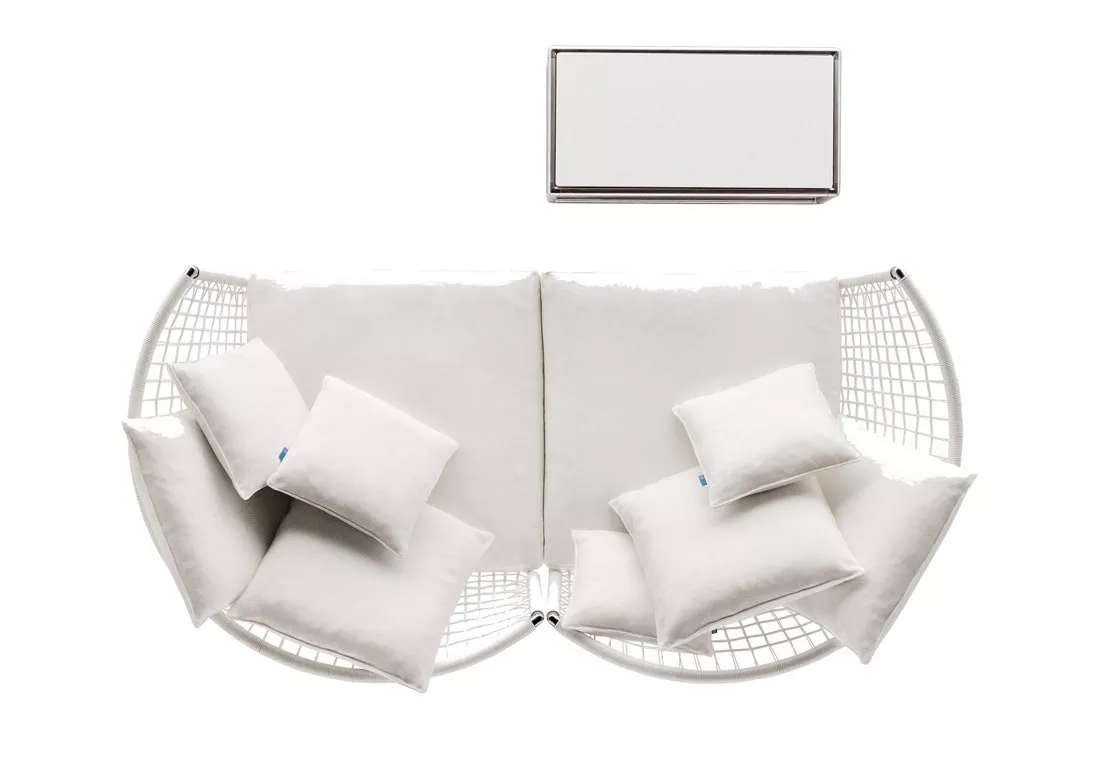 Coro Nest Sofa 120 cm abgerundet von Coro Italia mit weißen Kissen auf weißem Hintergrund