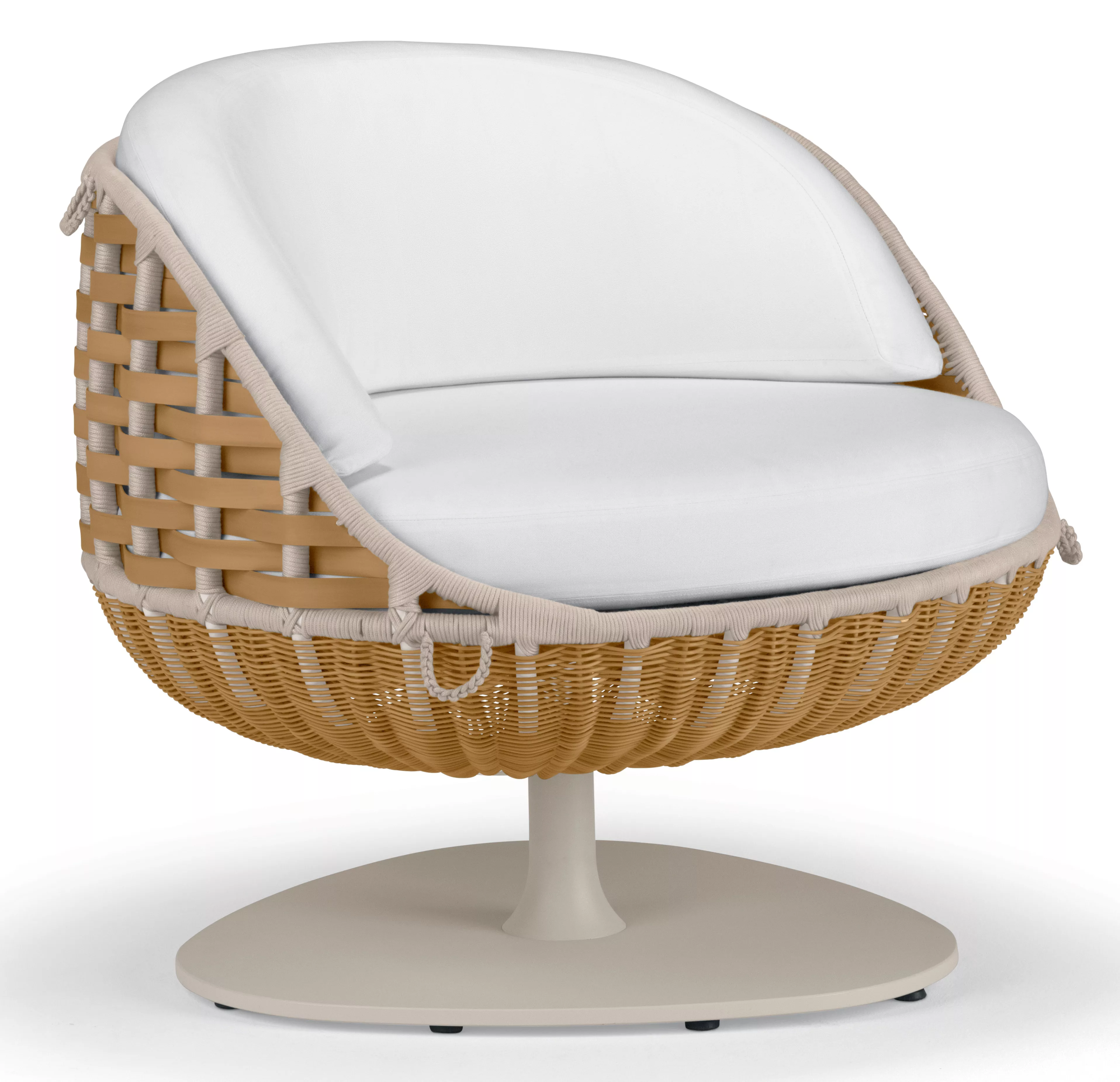 DEDON Swingrest Sessel in Beige und Weiß auf weißem Hintergrund