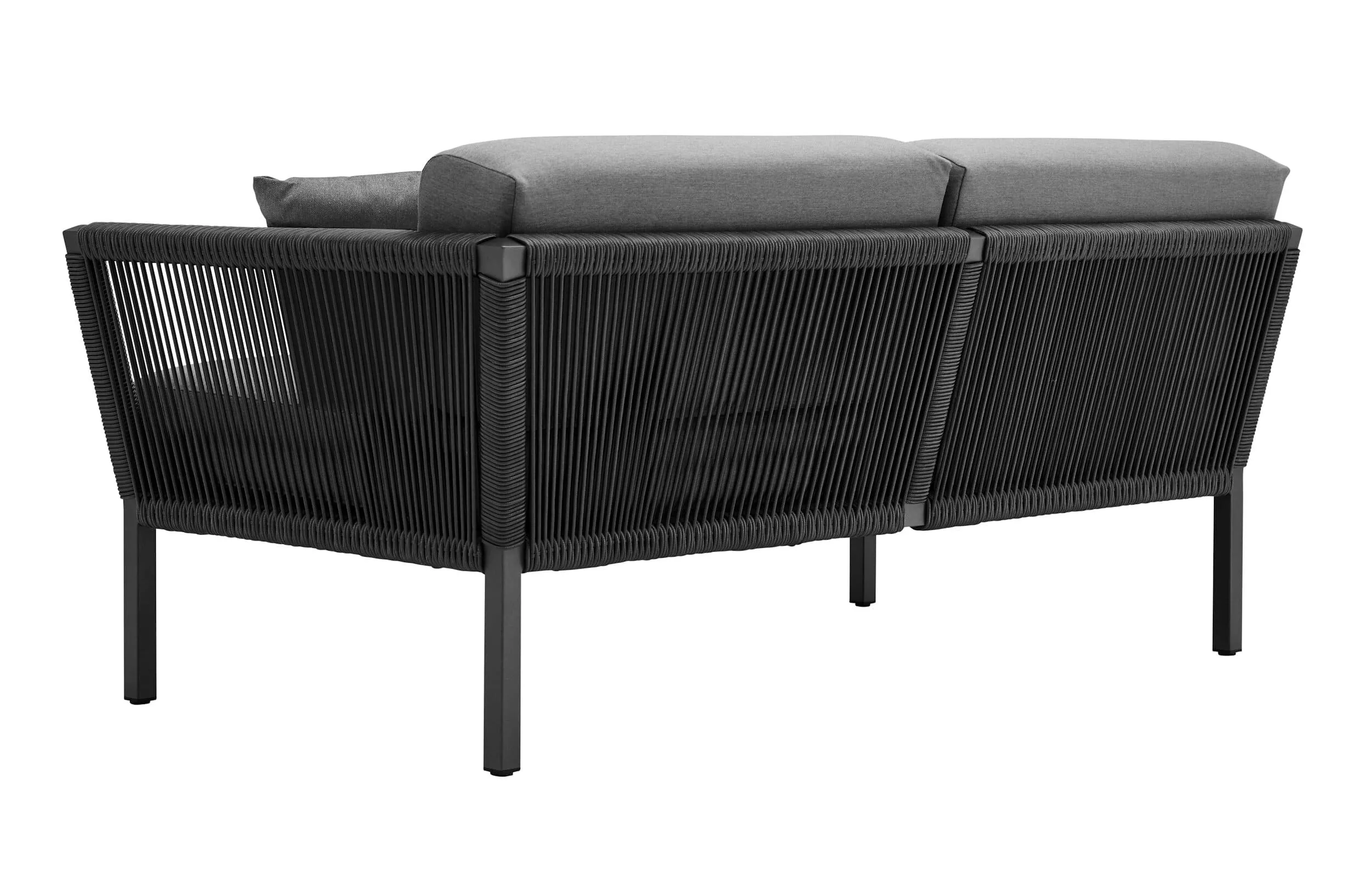 Solpuri Club Recamiere offen links in einem Studio ohne Hintergrund in der Farbe Schwarz mit grauen Kissen und einem modernen Design