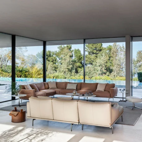 Die Happy Jack Kollektion bietet mit ihren großen Kissen eine gemütliche und komfortable Atmosphäre Das Designerstück mit kompakten Abmessungen passt perfekt in kleinere Wohnungen und verschiedene gewerbliche Umgebungen vom Büro bis zum Wartebereich und C