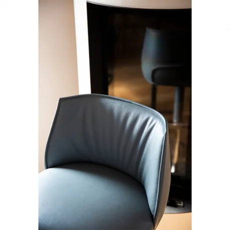 Die Archibald Möbel sind in Pelle Frau Leder oder abnehmbarem Stoff erhältlich mit Kontrastnähten in der Lederversion und Ton in Ton Nähten in der Stoffversion