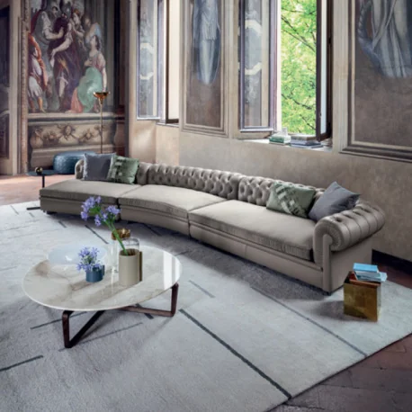 Die Fidelio Serie ist eine vielseitige Kollektion die sich leicht mit anderen Möbeln von Poltrona Frau kombinieren lässt