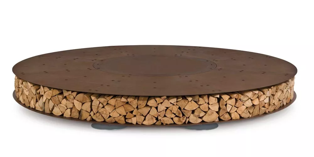 AK47 Zero Feuerstelle 300 cm Gartenkamin aus Metall mit Holzlagerung ohne Hintergrund