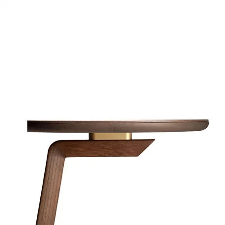 Die Fidelio Serie ist eine vielseitige Kollektion die sich leicht mit anderen Möbeln von Poltrona Frau kombinieren lässt