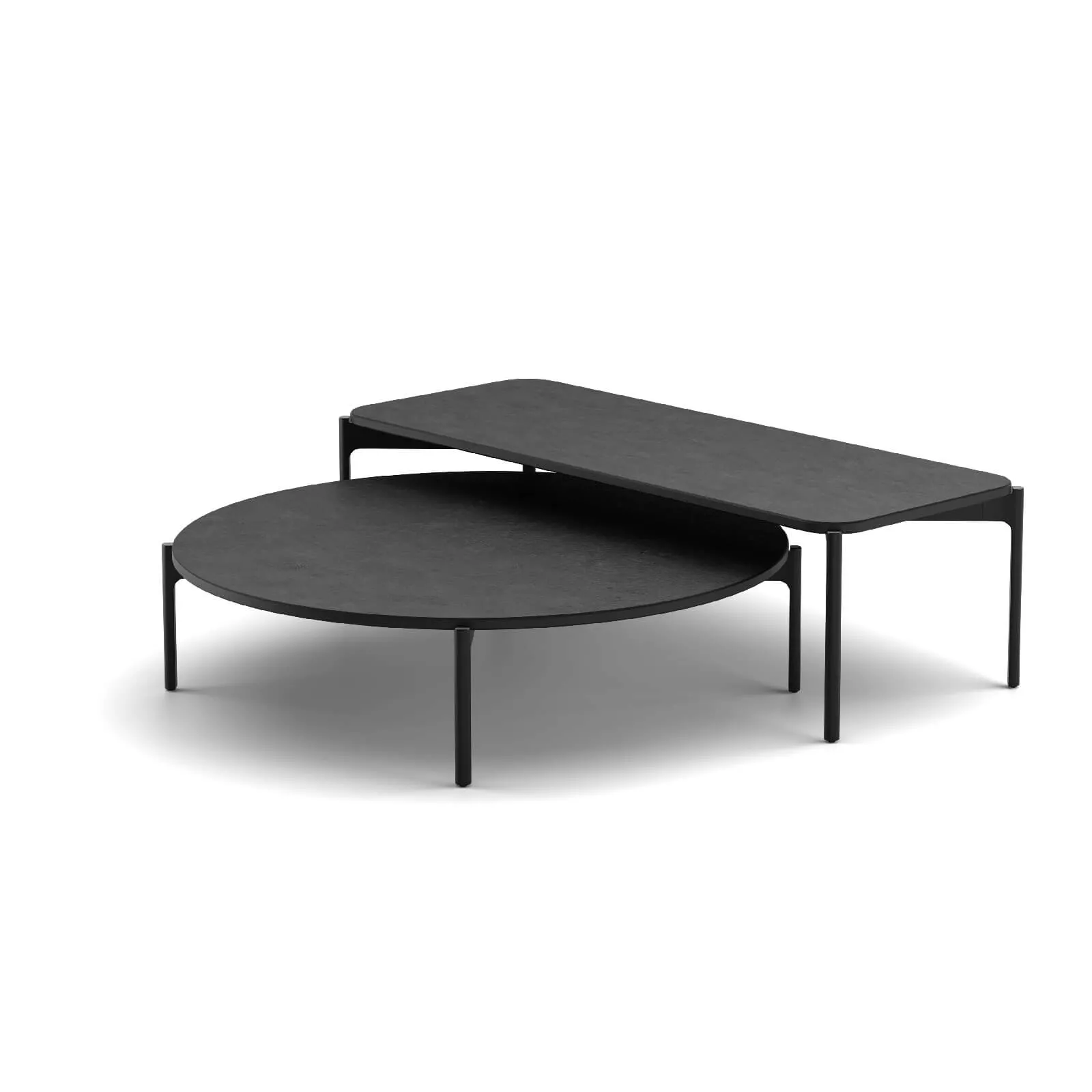 Dedon Izon Kollektion zeigt zwei moderne schwarze Tische in verschiedenen Höhen ohne Hintergrund
