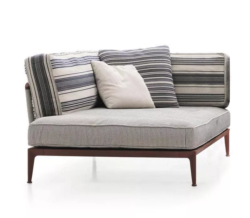 B&B Italia Ribes Chaiselongue Modul in Grau und Weiß mit gestreiften Kissen auf weißem Hintergrund