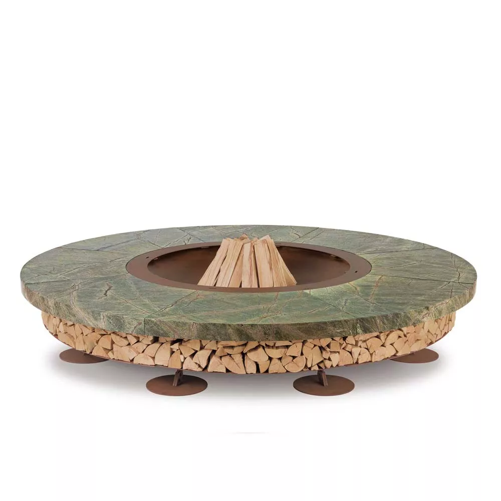 AK47 Ercole Feuerstelle aus Marmor Rain Forest Green und Stahl in Small 150 cm ohne Hintergrund