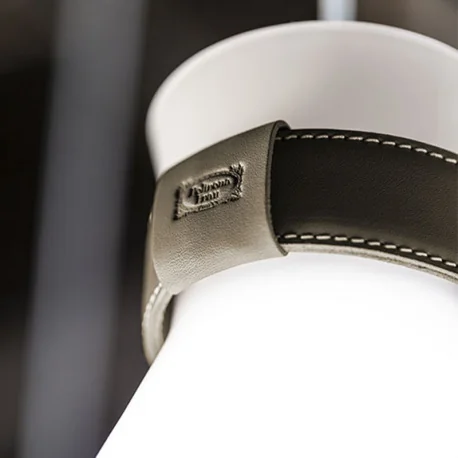 Soffi ist eine einzigartige Kombination aus Eleganz und Funktionalität Jede Lampe ist ein Meisterwerk aus mundgeblasenem Glas mit ätherischer Schönheit und weichem diffusem Licht