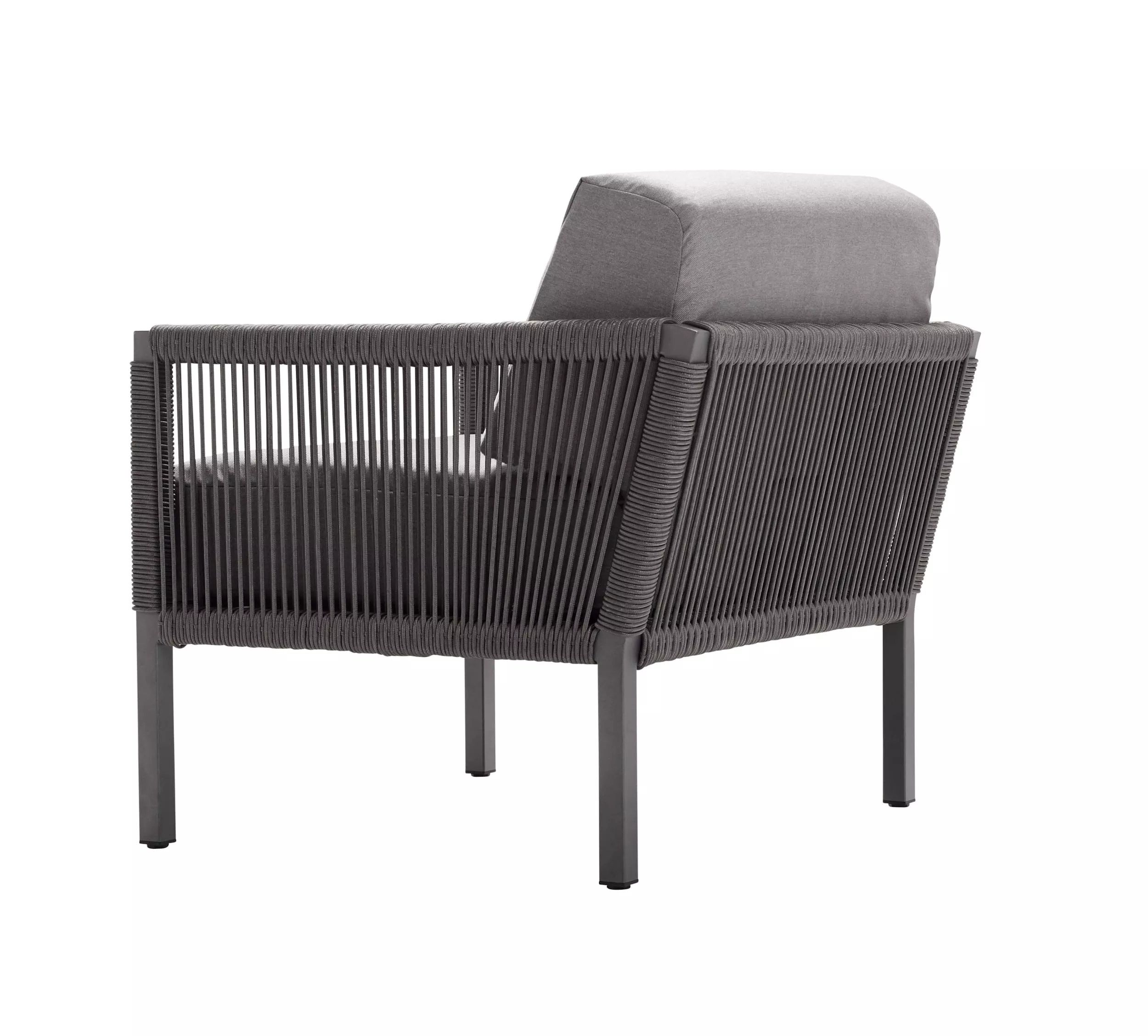 Solpuri Club Lounge Sessel in Anthracite ohne Hintergrund von hinten fotografiert mit grauem Polster und schwarzem Gestell