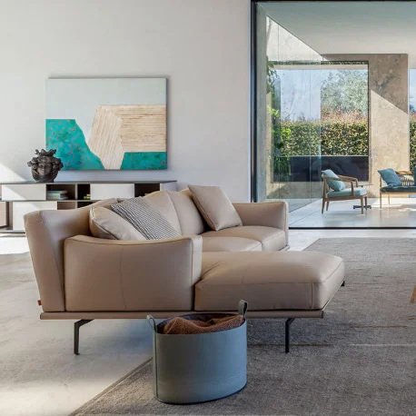 Die Happy Jack Kollektion bietet mit ihren großen Kissen eine gemütliche und komfortable Atmosphäre Das Designerstück mit kompakten Abmessungen passt perfekt in kleinere Wohnungen und verschiedene gewerbliche Umgebungen vom Büro bis zum Wartebereich und C