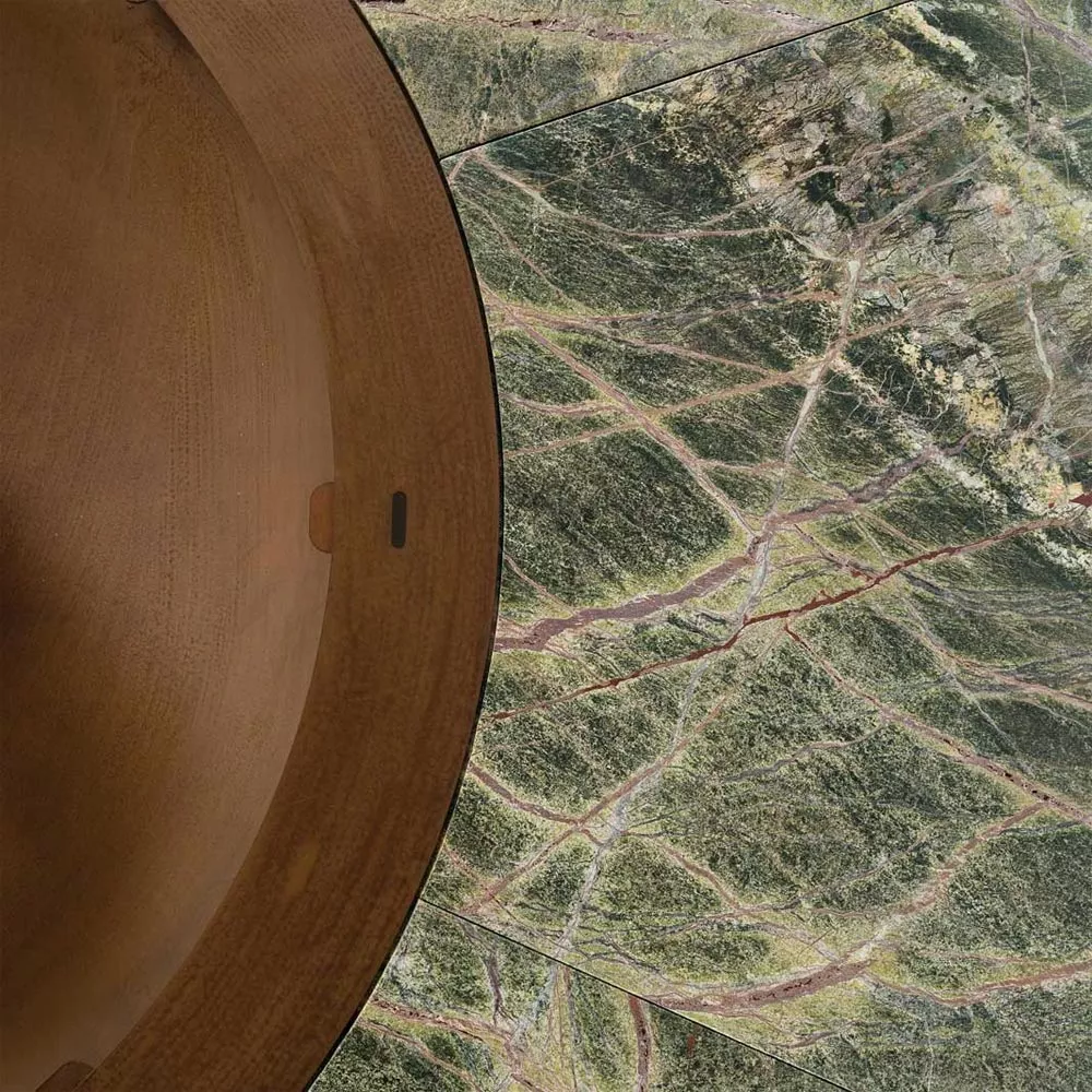 AK47 Ercole Feuerstelle aus Marmor Rain Forest Green und Stahl in XSmall 120 cm ohne Hintergrund