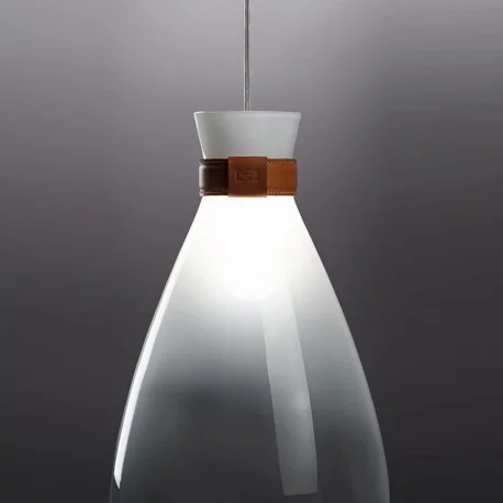 Soffi ist eine einzigartige Kombination aus Eleganz und Funktionalität Jede Lampe ist ein Meisterwerk aus mundgeblasenem Glas mit ätherischer Schönheit und weichem diffusem Licht