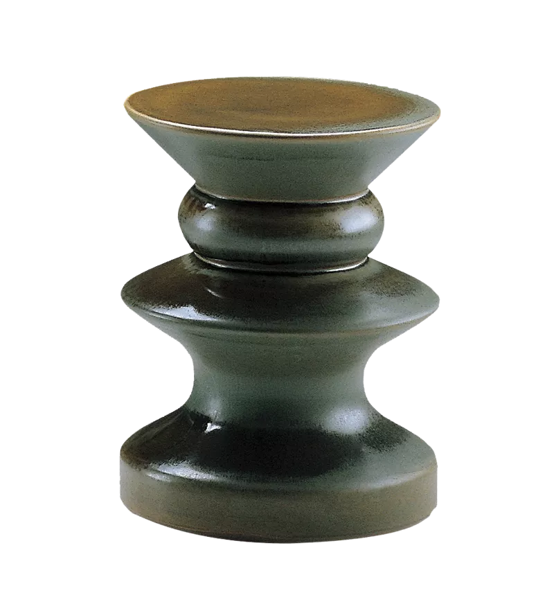 Zanotta Teti Plus Hocker in dunklem Holz ohne Hintergrund