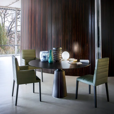 Der Marmortisch Mesa Due ist eine wahre Verschmelzung von Eleganz und Funktionalität