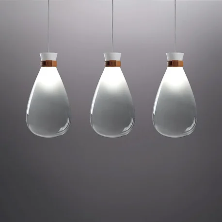 Soffi ist eine einzigartige Kombination aus Eleganz und Funktionalität Jede Lampe ist ein Meisterwerk aus mundgeblasenem Glas mit ätherischer Schönheit und weichem diffusem Licht