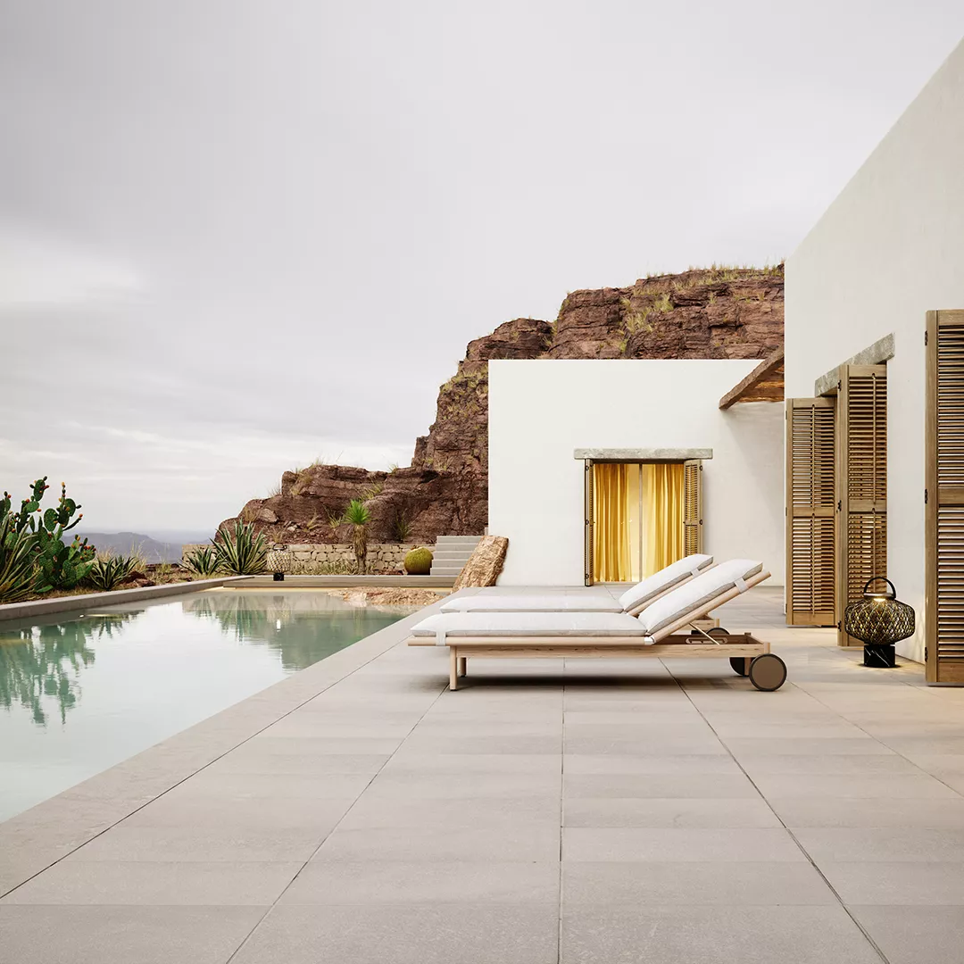 Dedon Tibbo Sonnenliege 207 cm exkl Polster auf einer Terrasse neben einem Pool mit Blick auf eine felsige Landschaft im Hintergrund