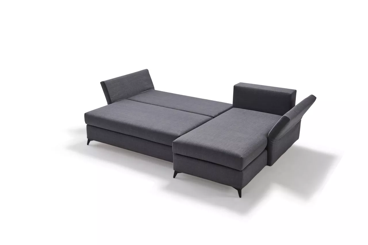 Ein graues Good Life Sofa mit verstellbaren Armlehnen und Rückenlehnen auf einem weißen Hintergrund