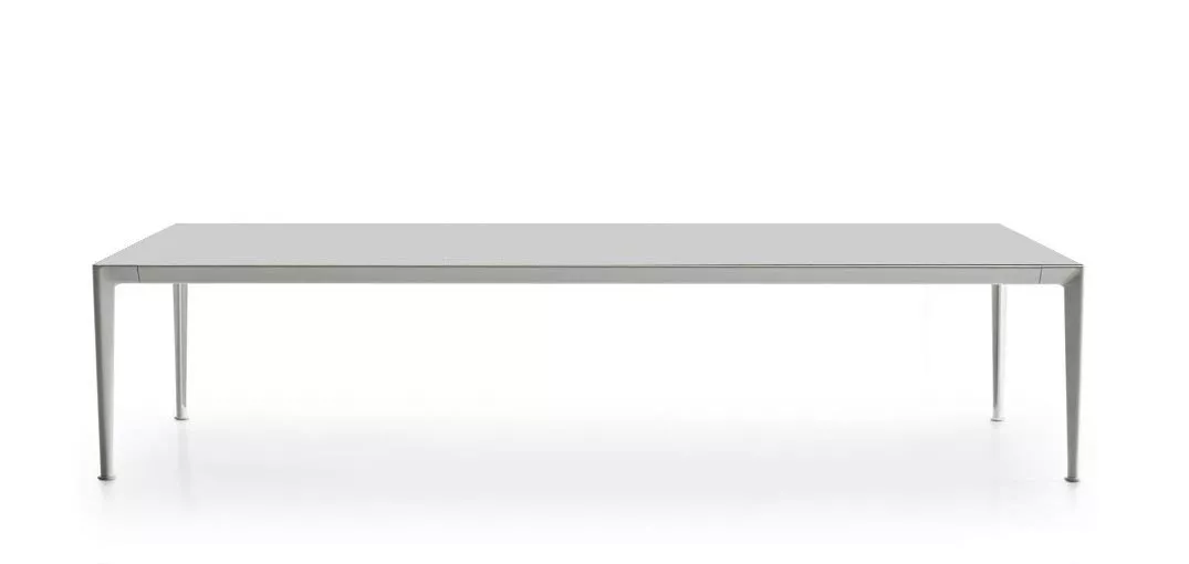 B&B Italia Mirto Outdoor Loungetisch 200x45 cm mit Tischplatte aus Aluminium oder Iroko ohne Hintergrund