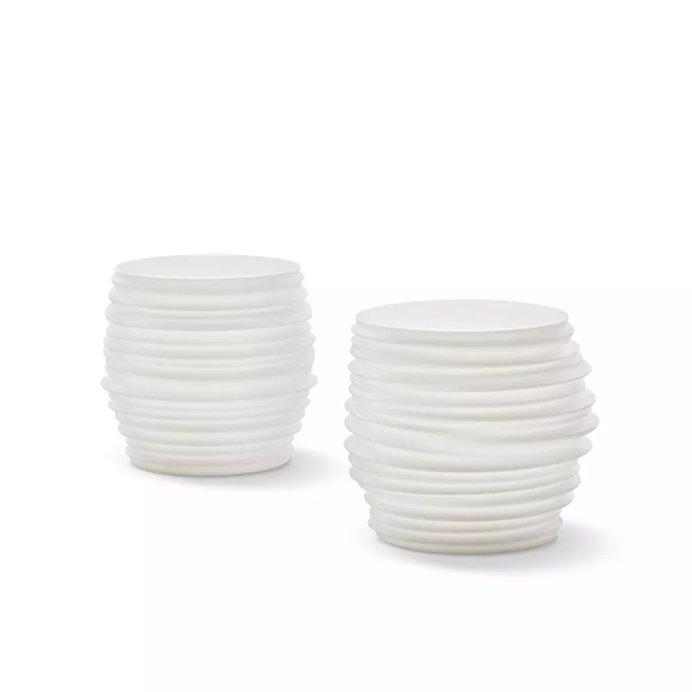 Zwei Dedon Babylon Hocker Beistelltische bzw Gartenleuchten in Weiß ohne Hintergrund