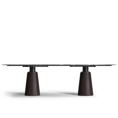 Der Marmortisch Mesa Due ist eine wahre Verschmelzung von Eleganz und Funktionalität