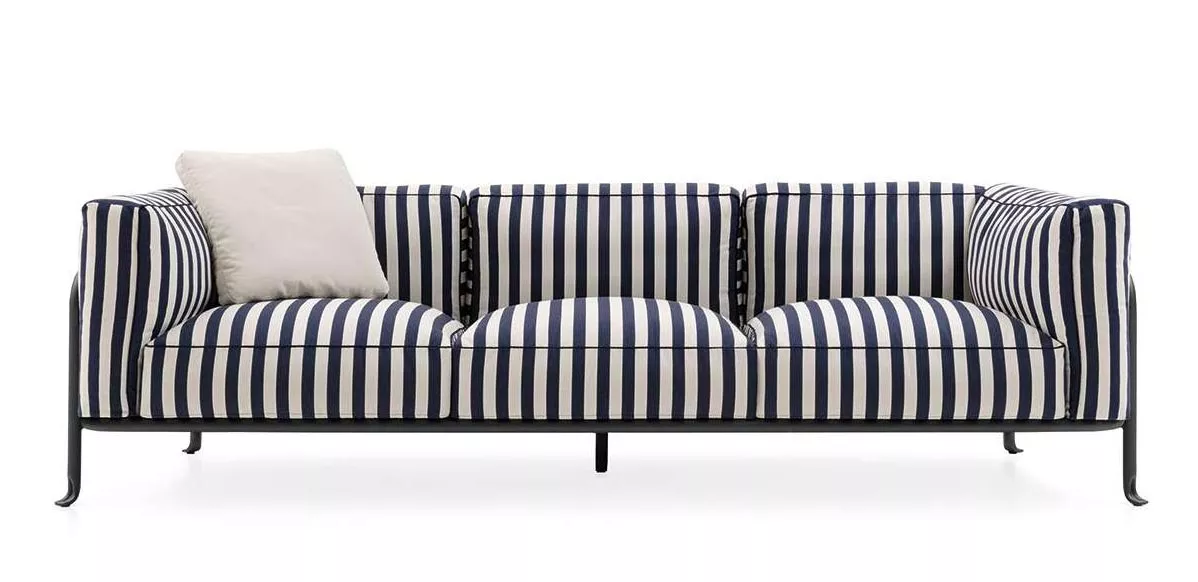 B&B Italia Borea Loungesofa mit blau-weißen Streifen und einem weißen Kissen ohne Hintergrund