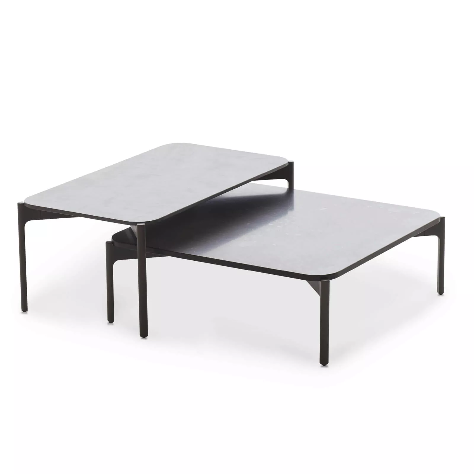 Dedon Izon Kollektion zwei moderne Couchtische in verschiedenen Höhen ohne Hintergrund