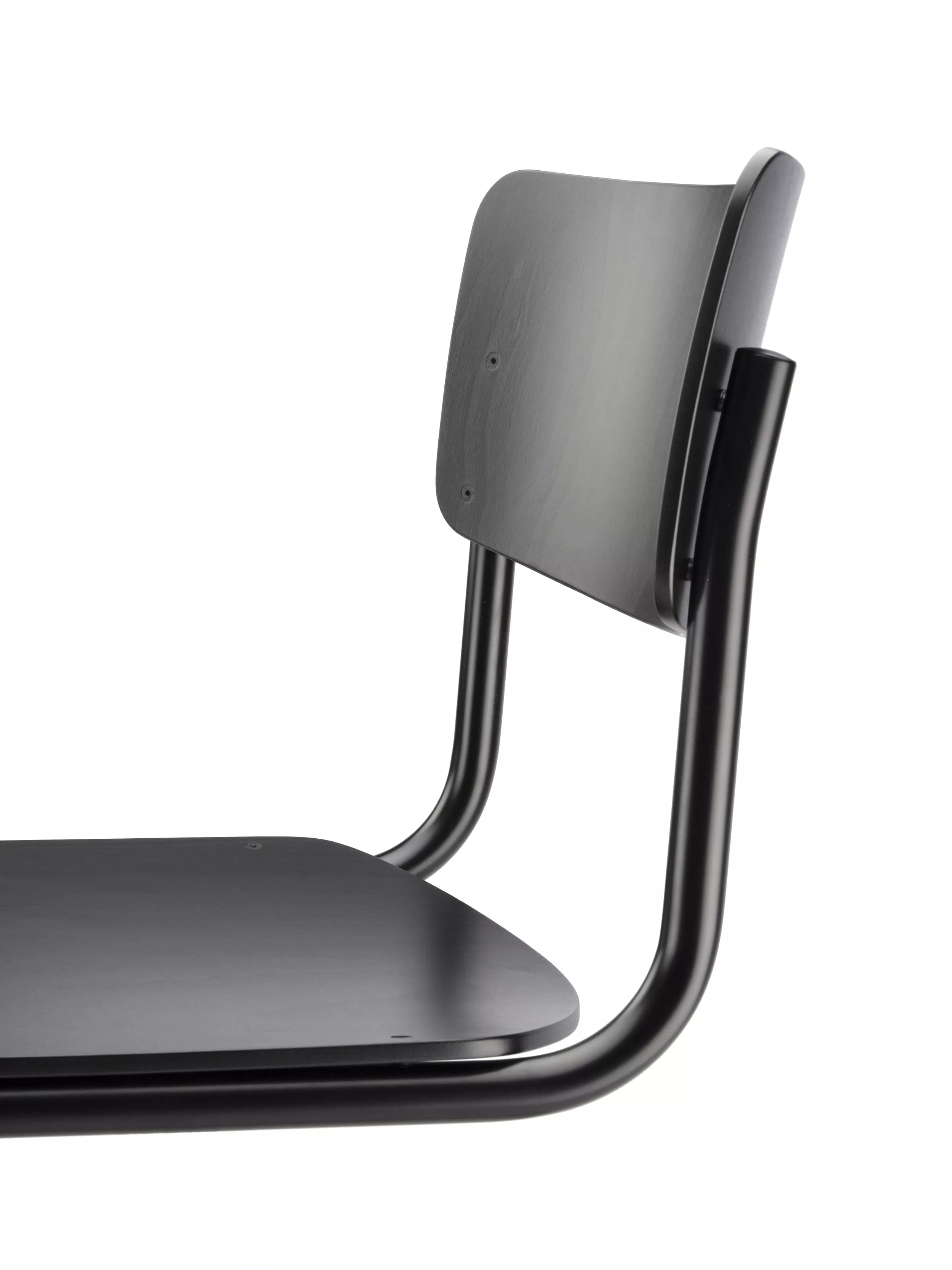 Thonet S 43 Stuhl aus Buche in Schwarz ohne Hintergrund