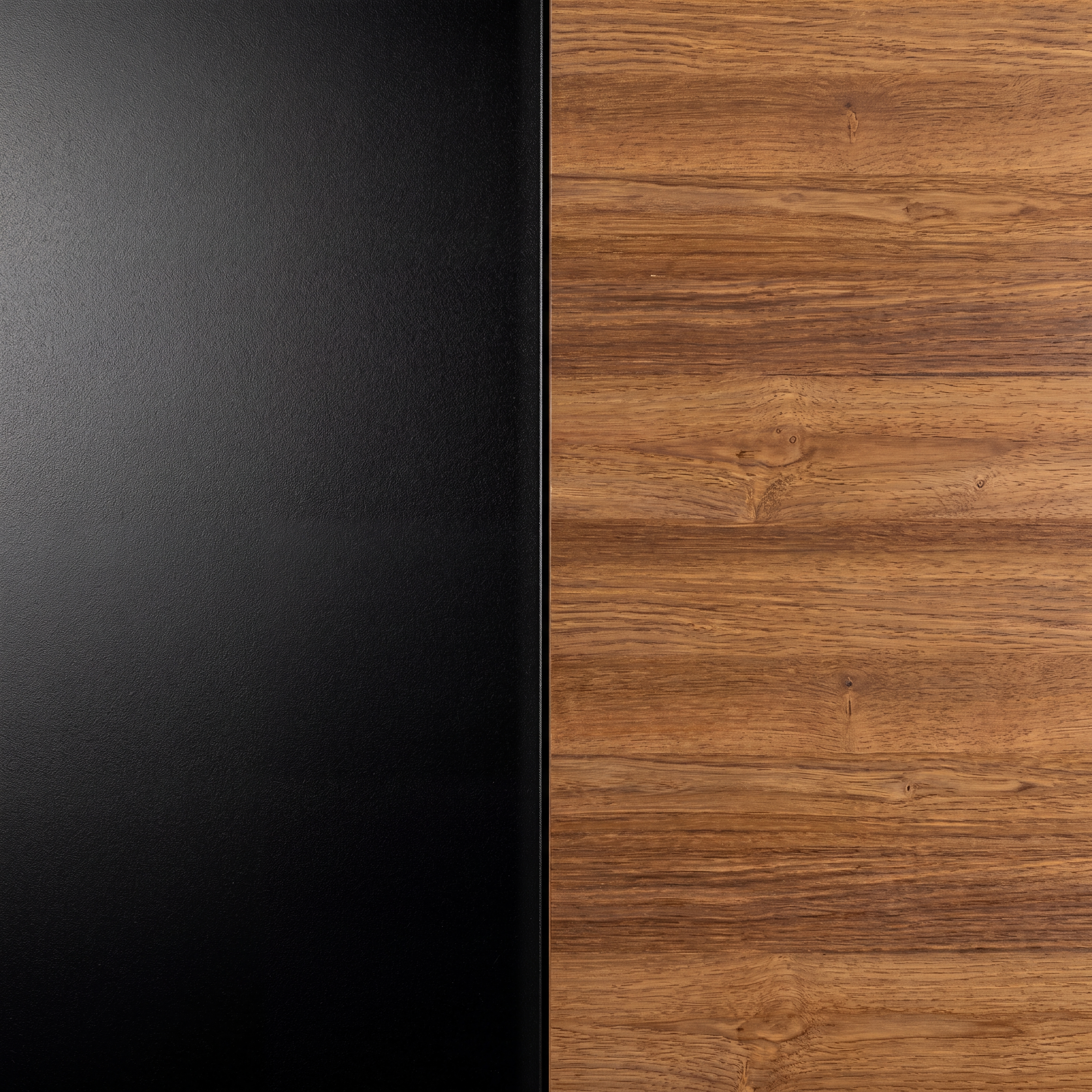 Aluminium beschichtet Schwarz / Teakholz