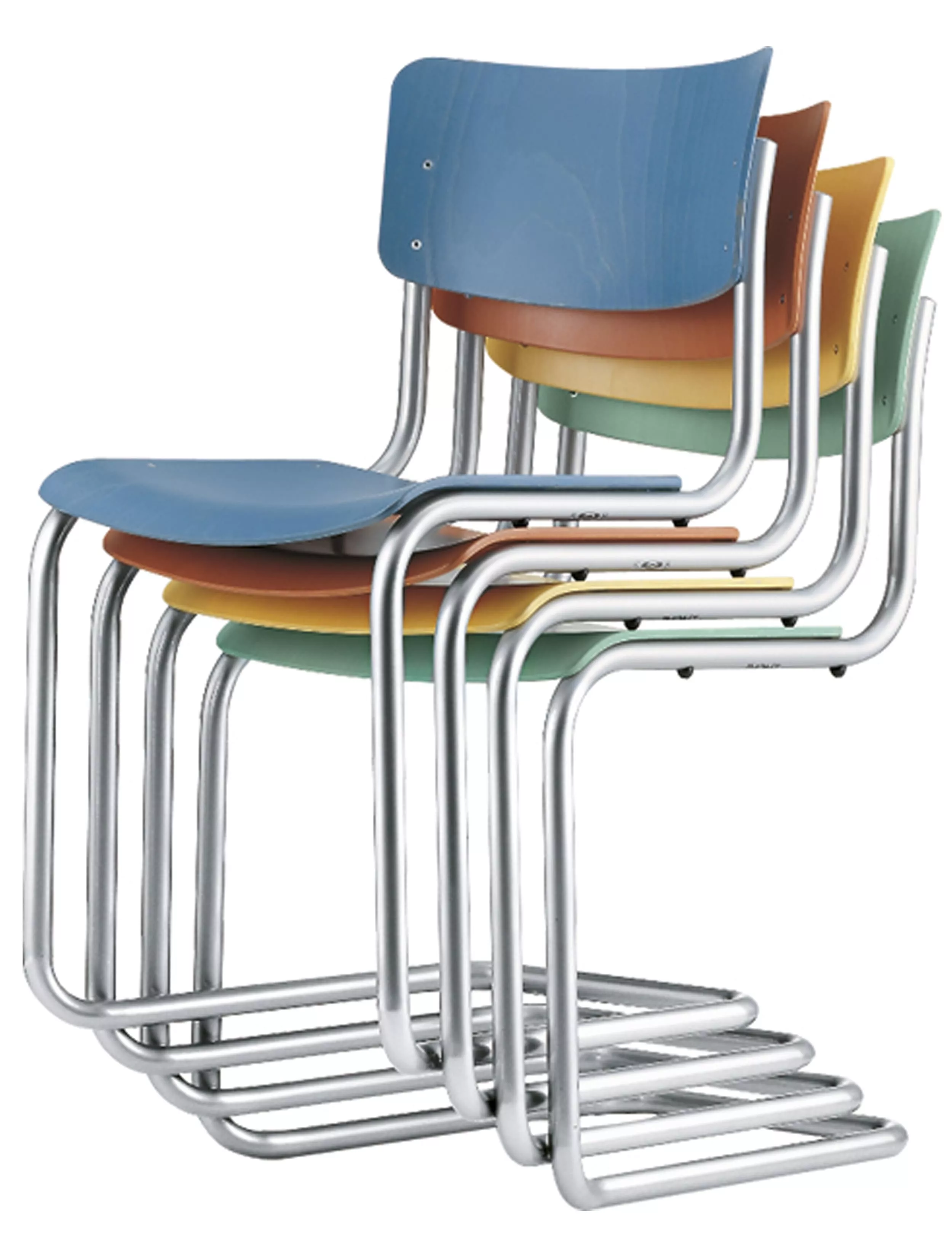Vier bunte Thonet Stühle S 43 ST sind gestapelt und zeigen ihre farbenfrohen Sitzflächen und Rückenlehnen in einem modernen Design ohne Hintergrund