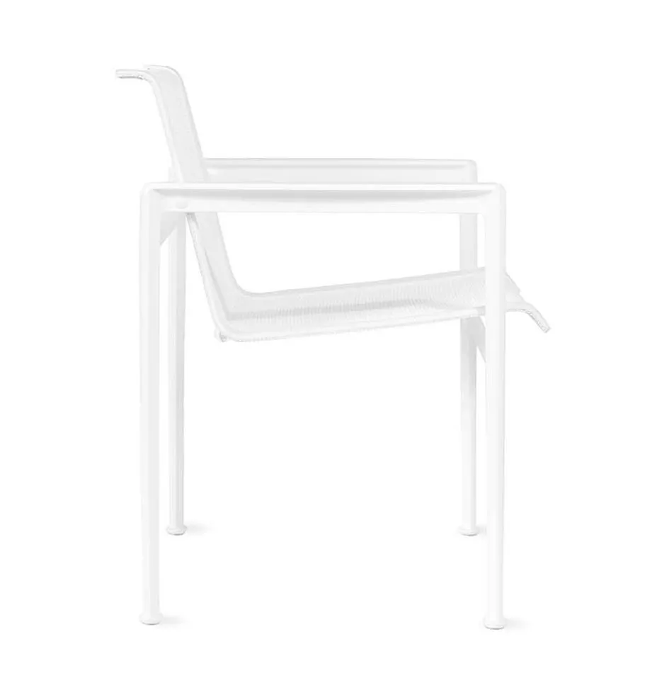 Knoll Studio 1966 Collection Armlehnstuhl in Weiß Seitenansicht ohne Hintergrund