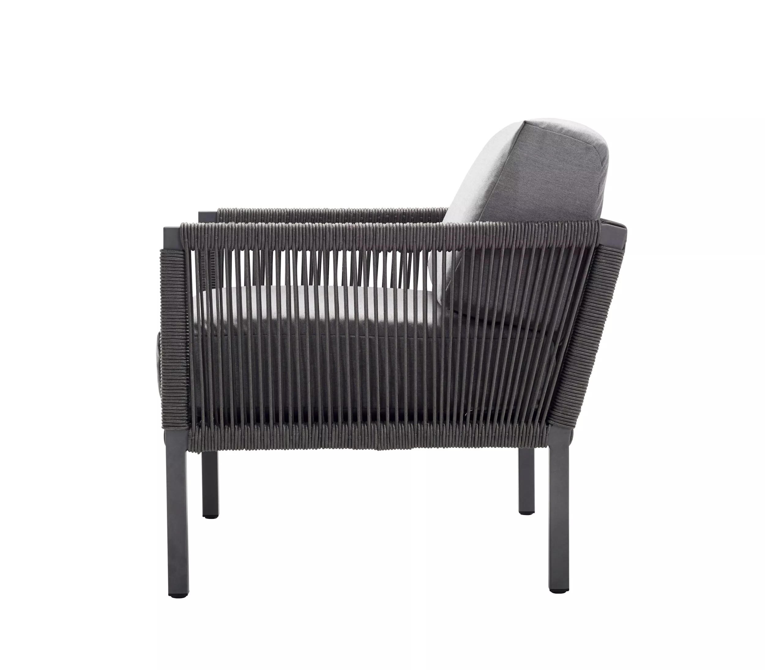 Solpuri Club Lounge Sessel in Anthracite seitlich fotografiert ohne Hintergrund