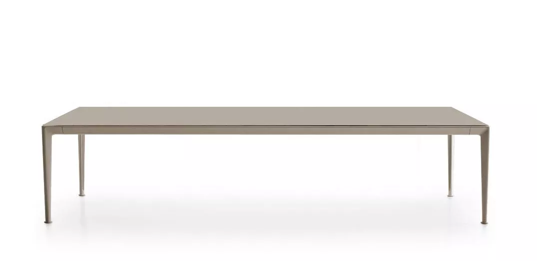 B&B Italia Mirto Outdoor Loungetisch 200x45 cm mit Tischplatte aus Aluminium oder Iroko ohne Hintergrund