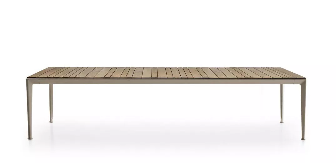 B&B Italia Mirto Outdoor Loungetisch mit 200x45 cm Tischplatte aus Aluminium oder Iroko ohne Hintergrund
