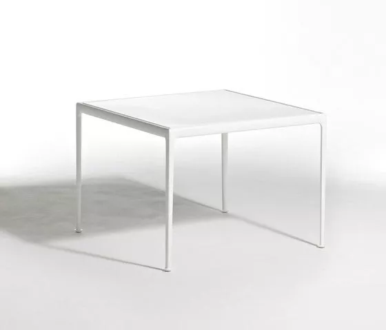 Knoll Studio 1966 Collection Esstisch quadratisch in Weiß ohne Hintergrund